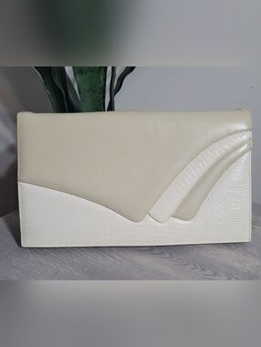 Original by Caprice Vintage Cream Leather Women’s Clutch